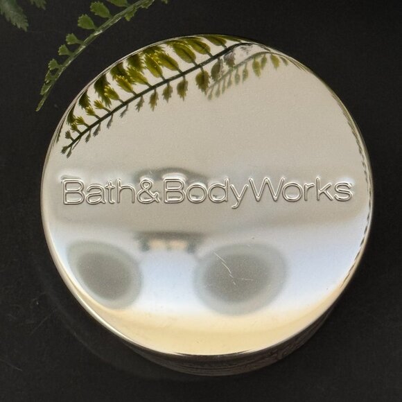 BBW Cozy Winter Cottage Bath & Body Works 3 Wick Candle - Picture 8 of 10